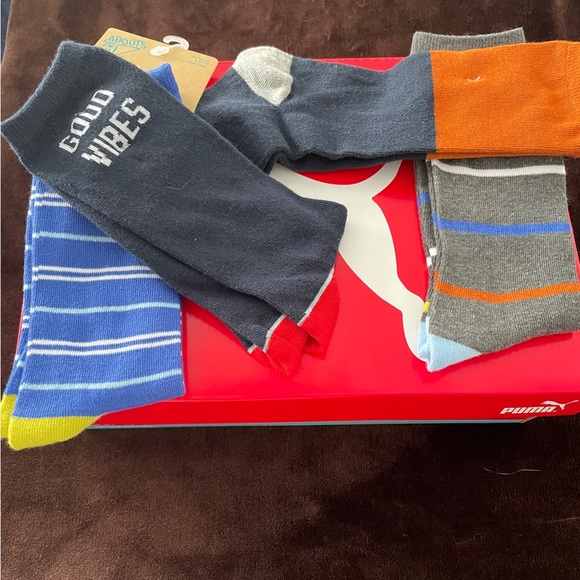 Four ( 4 ) pairs of boy’s socks! - Picture 3 of 6